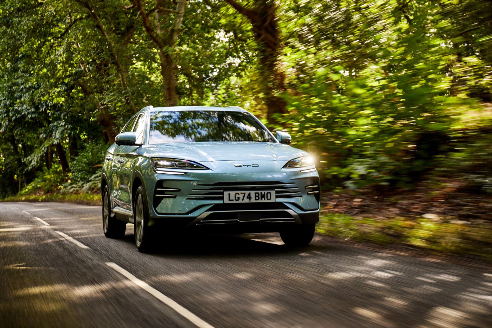 BYD SEAL U DM-i driving