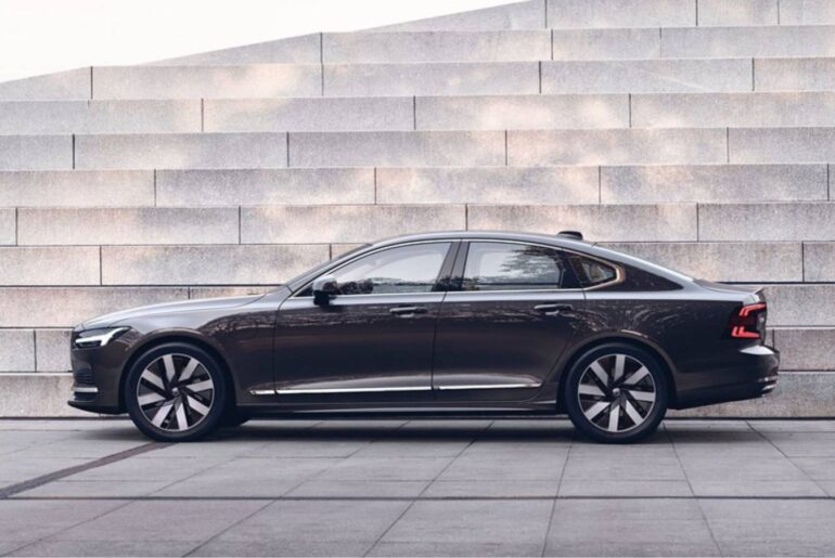 Everyone’s ignoring this used luxury hybrid—but they shouldn’t