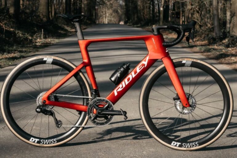 Can you even tell that this slick road bike hides an electric motor?