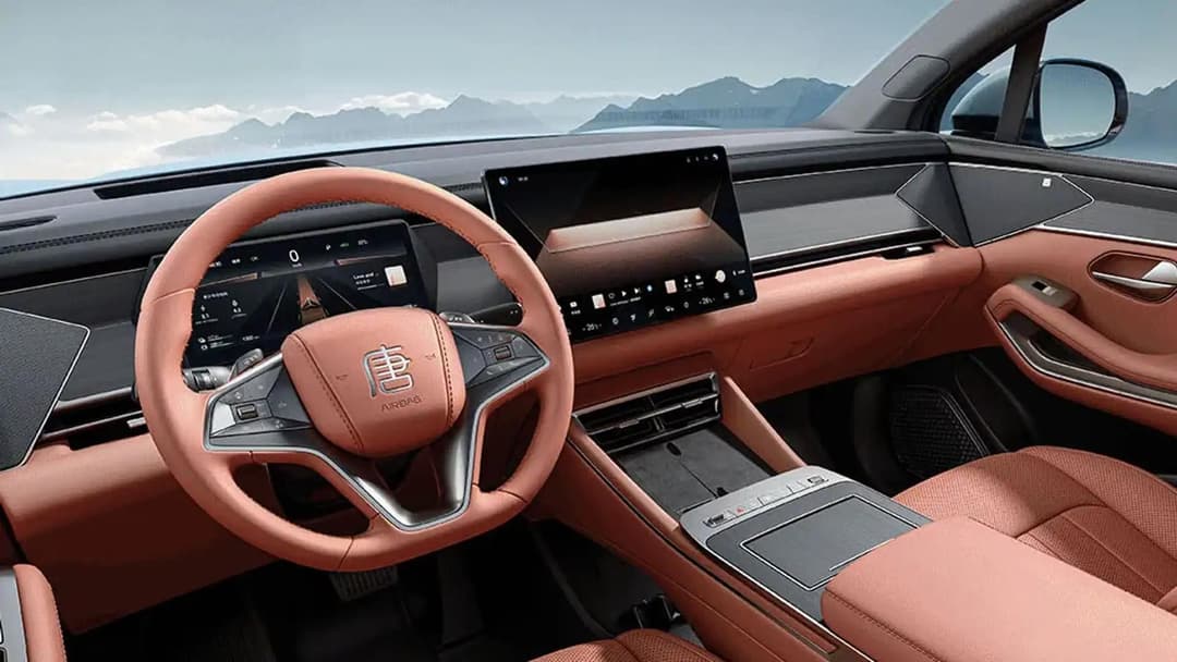 BYD SEALION 8 interior dashboard and technology