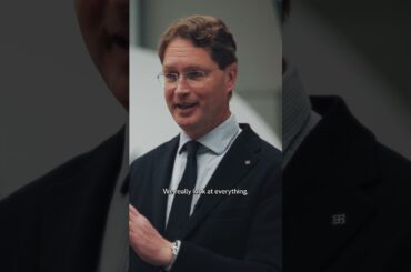 Join our CEO Ola Källenius and our host Justin for an exclusive first look at the new S-Class.