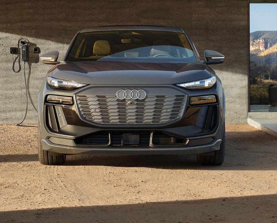 Original-15172-my25-q6-sportback-e-tron-exterior-front-parked-5216b