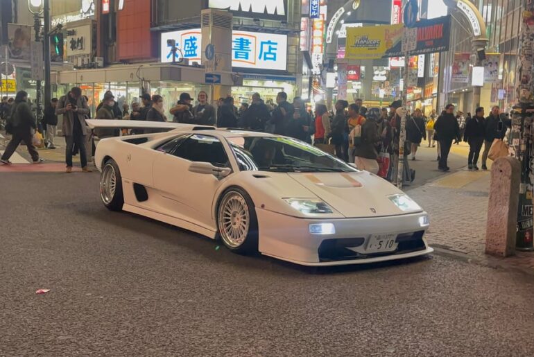 [Lamborghini Diablo SV] spotted in Shibuya Crossing, Tokyo