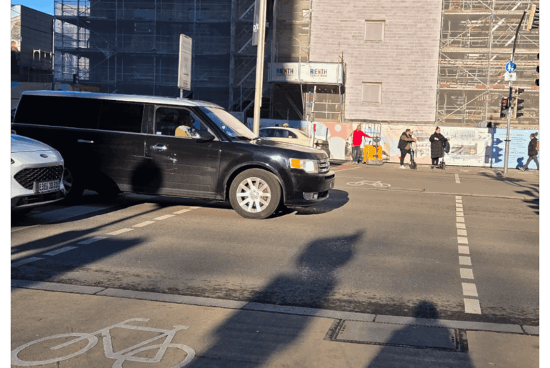 I've never seen this [unknown] what kind of car this is?