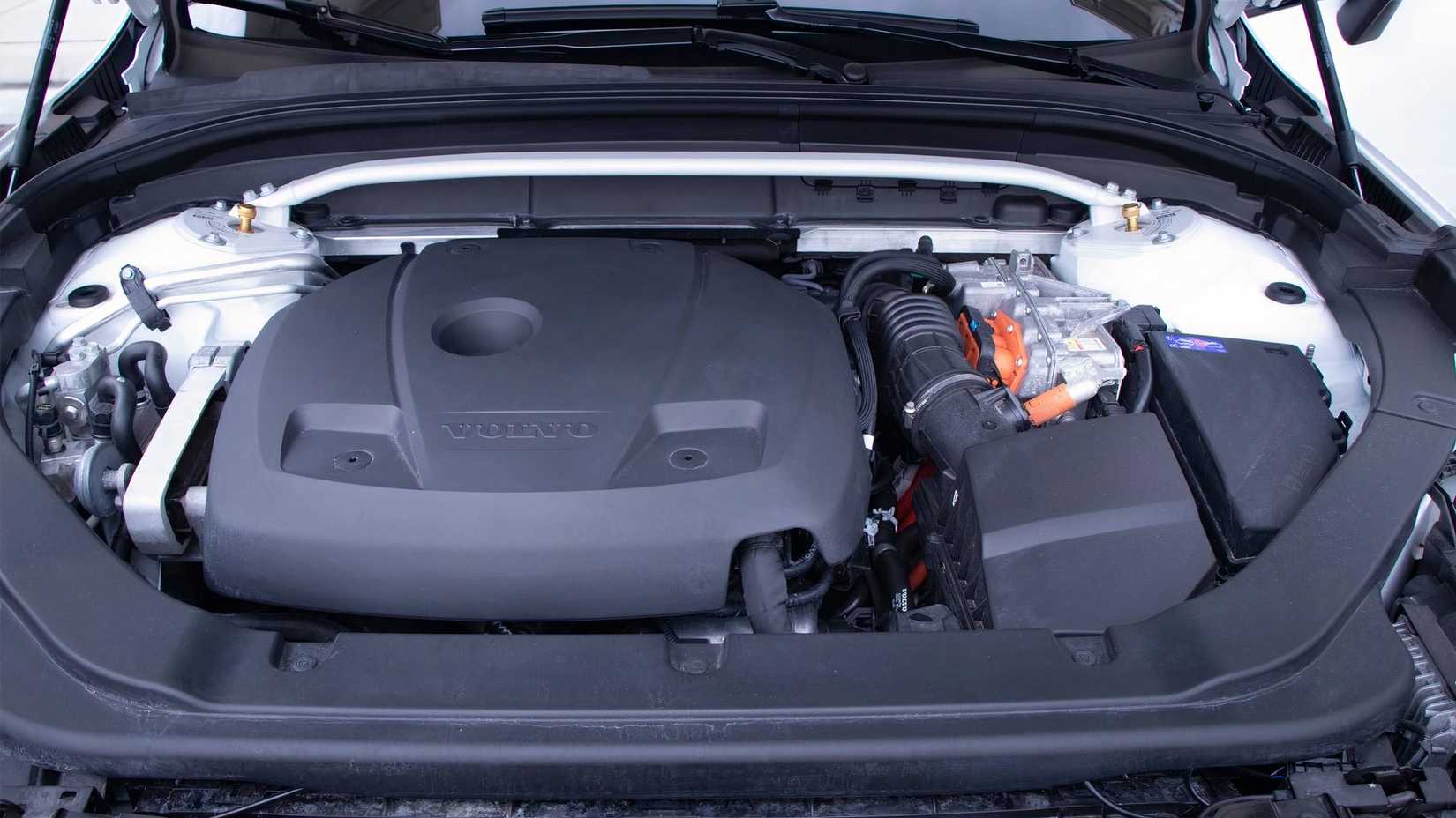 2019 Volvo XC60 Hybrid Engine