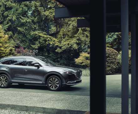 Front 3/4 shot of a 2021 Mazda CX-9 