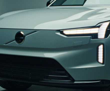 The headlights in the 2025 Volvo EX90