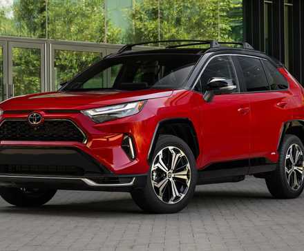 2025 Toyota RAV4 PHEV XSE - 3/4 front view