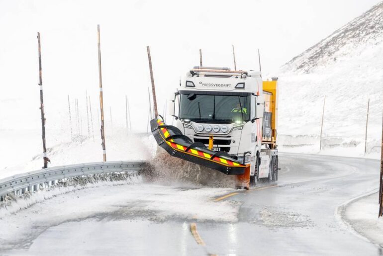 Norwegian snowplowers remain sceptical about the road authorities desire to introduce electric snowplowing trucks, despite positive testing results last winter.