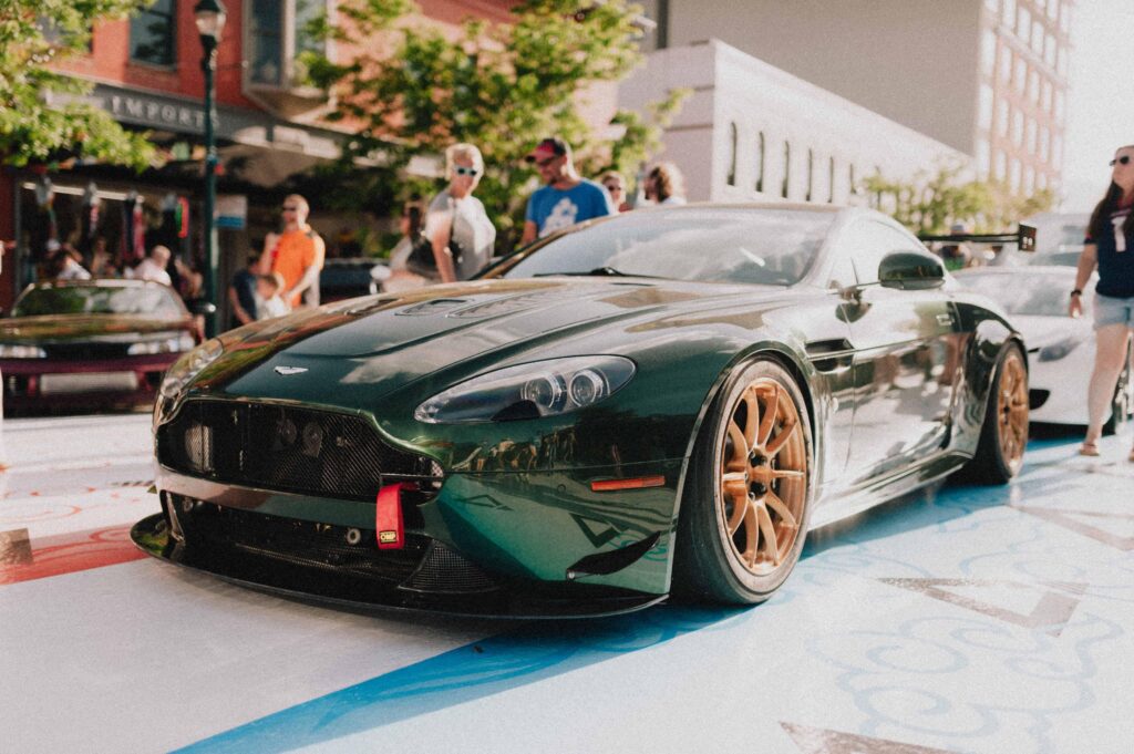 Aston Martin Vantage [4256x2832]