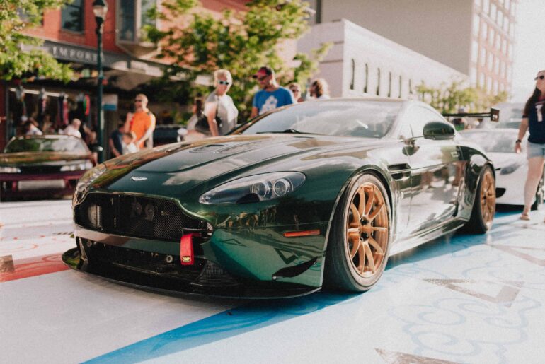 Aston Martin Vantage [4256x2832]