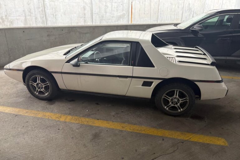 [Pontiac Fiero] in Columbus on a snowy salty day