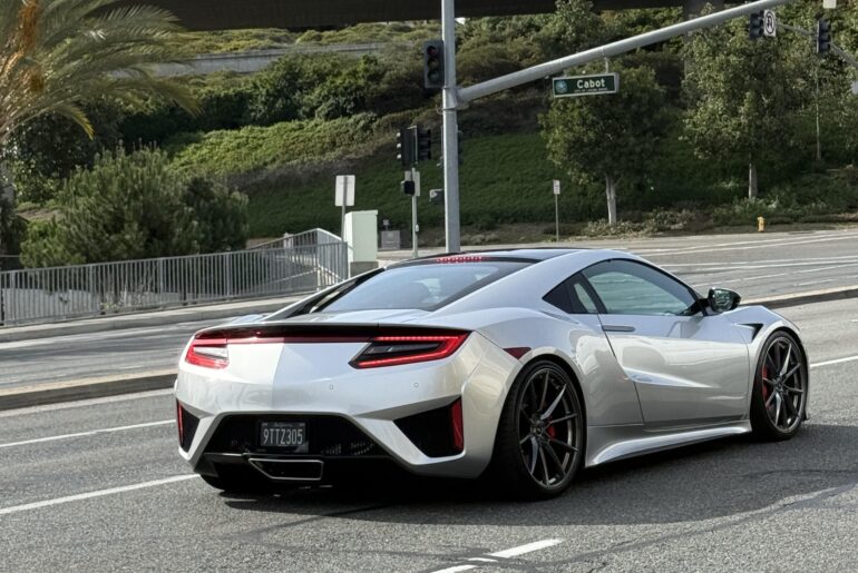 Spotted in Orange County this past weekend [Acura NSX?]