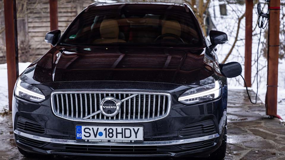 2023 Volvo V90 T8 Recharge Plug-In Hybrid