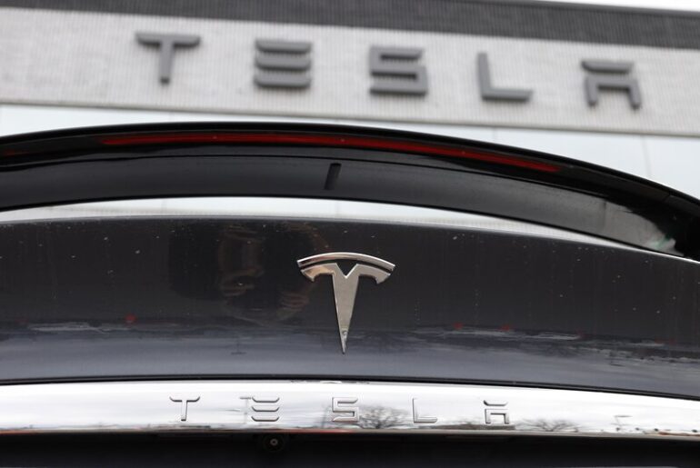 Tesla Gets Del. Justices To Cut $100M From Investor Atty Fees