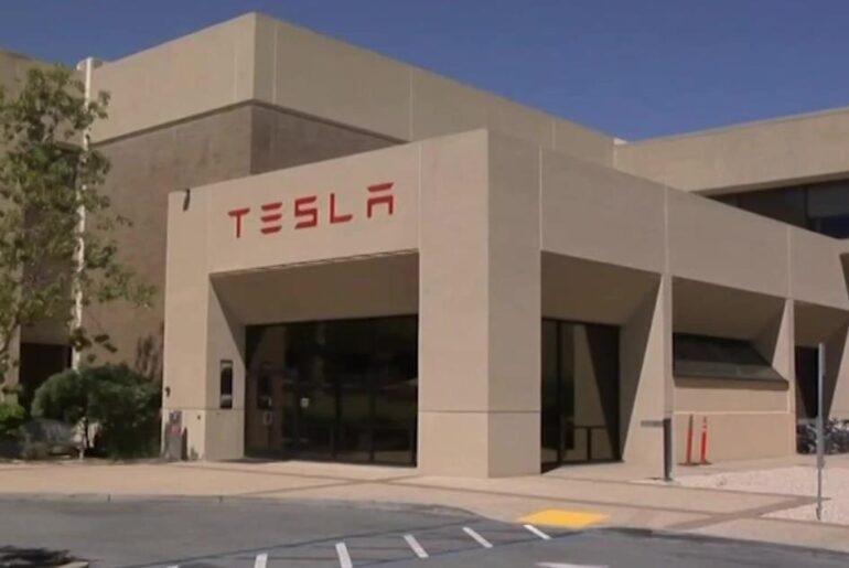 Tesla gets extra time to address traffic law violations in self-driving mode