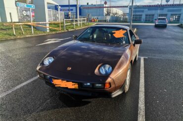 Spotted this beautiful [Porsche 928S] in France!