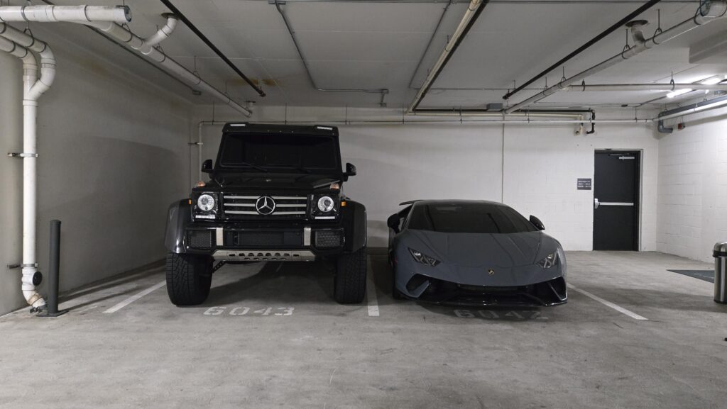 Nice two car solution [Lamborghini Huracan Performante Spyder] and a [G Wagon 4x4 Squared]