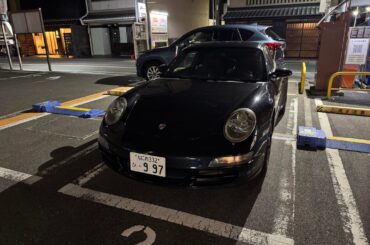 Two [Porsche 911] with matching license plates for the model name (997 and 992)