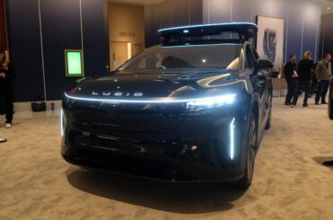 This is Uber's new robotaxi from Lucid and Nuro