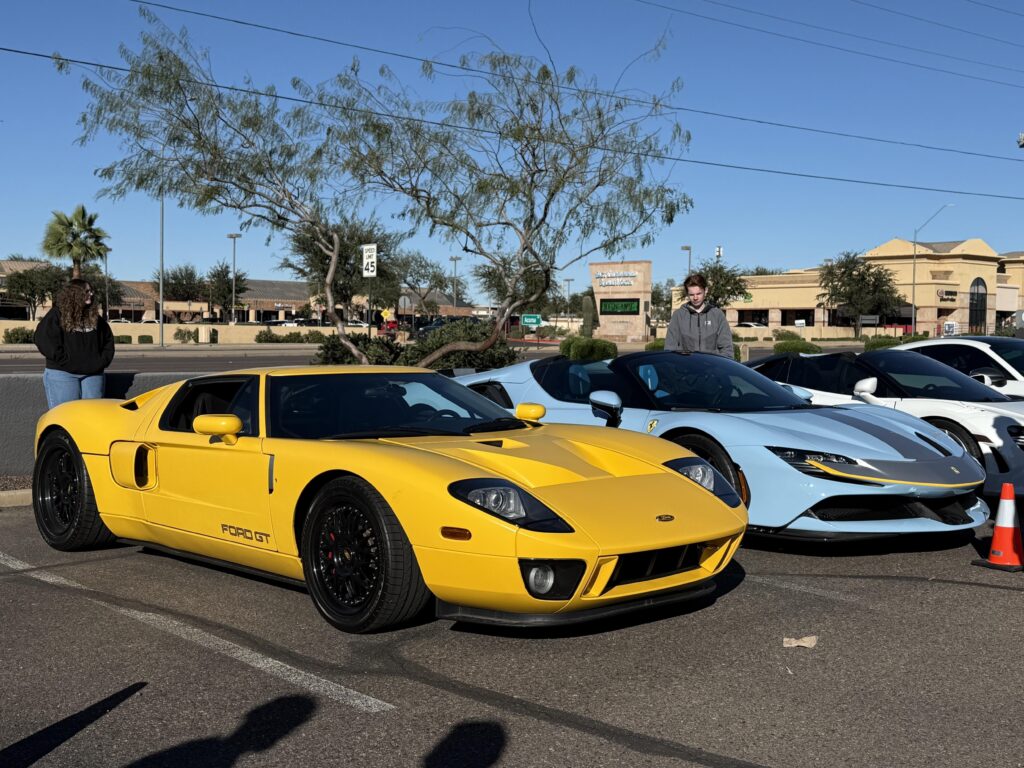 Ford GT and Ferrari SF90 (5244x3933)