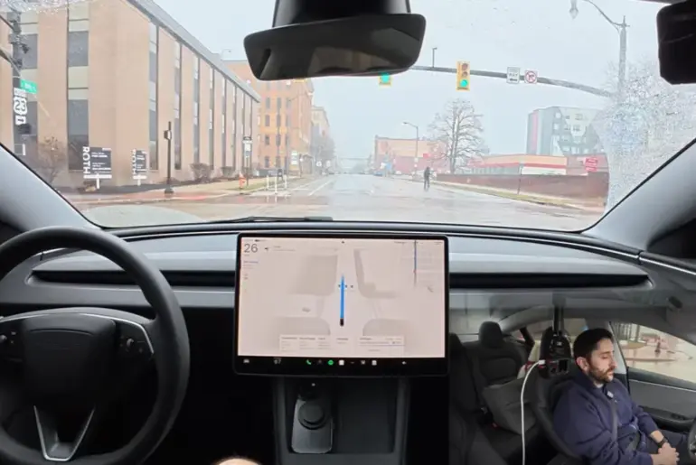 A US Tesla owner tests Full Self Driving in dense fog, and the results reveal how the system really handles bad visibility