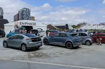 Australian electric vehicle sales by month in 2025