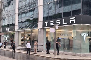 Chinese Automaker BYD Tops Tesla In Full-Year EV Sales