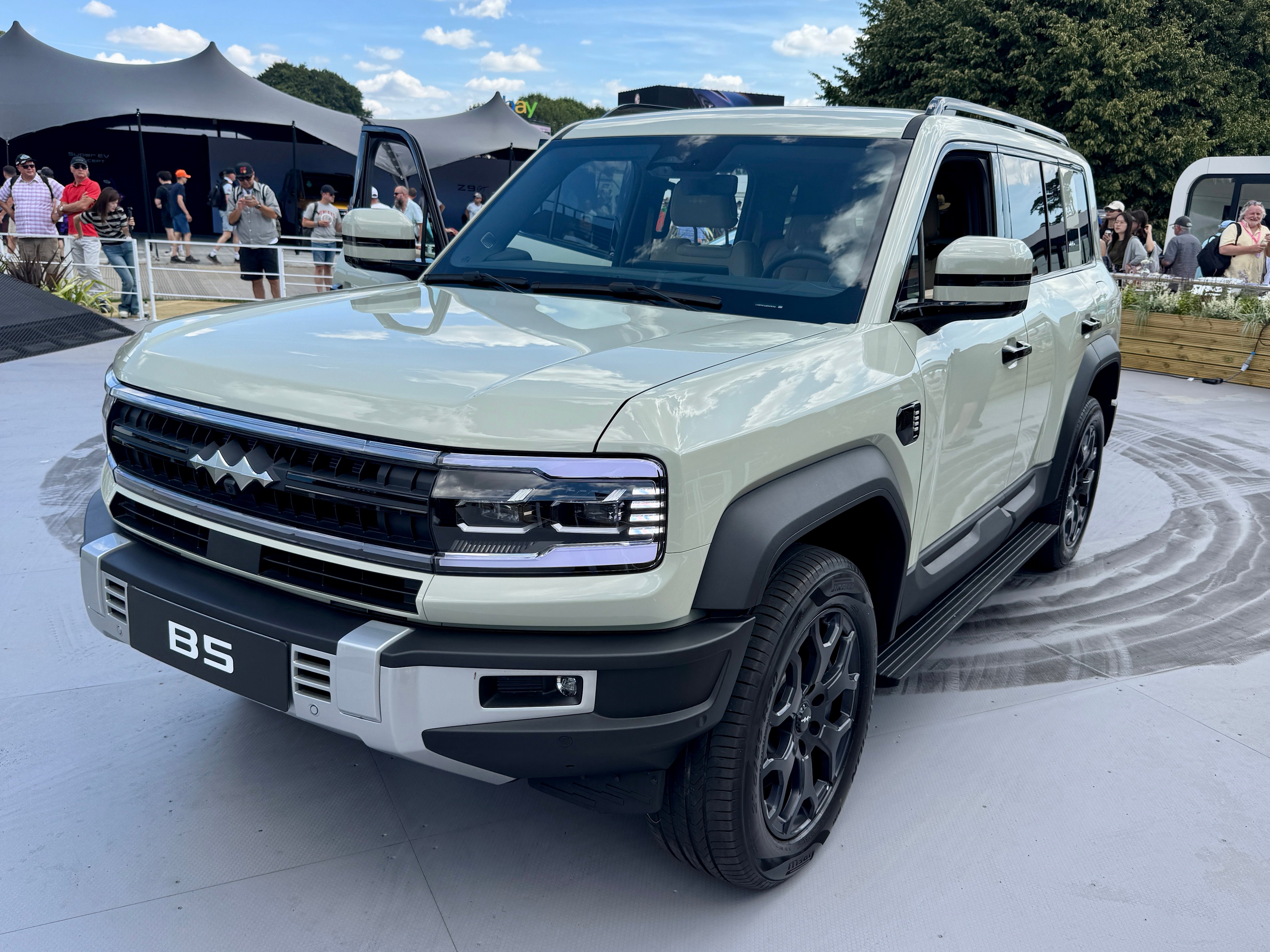 The Denza B5 will go on sale in 2026 to challenge the Land Rover Defender