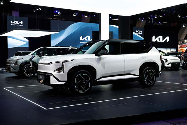 Kia reveals the EV3 GT, EV4 GT and EV5 GT in Brussels