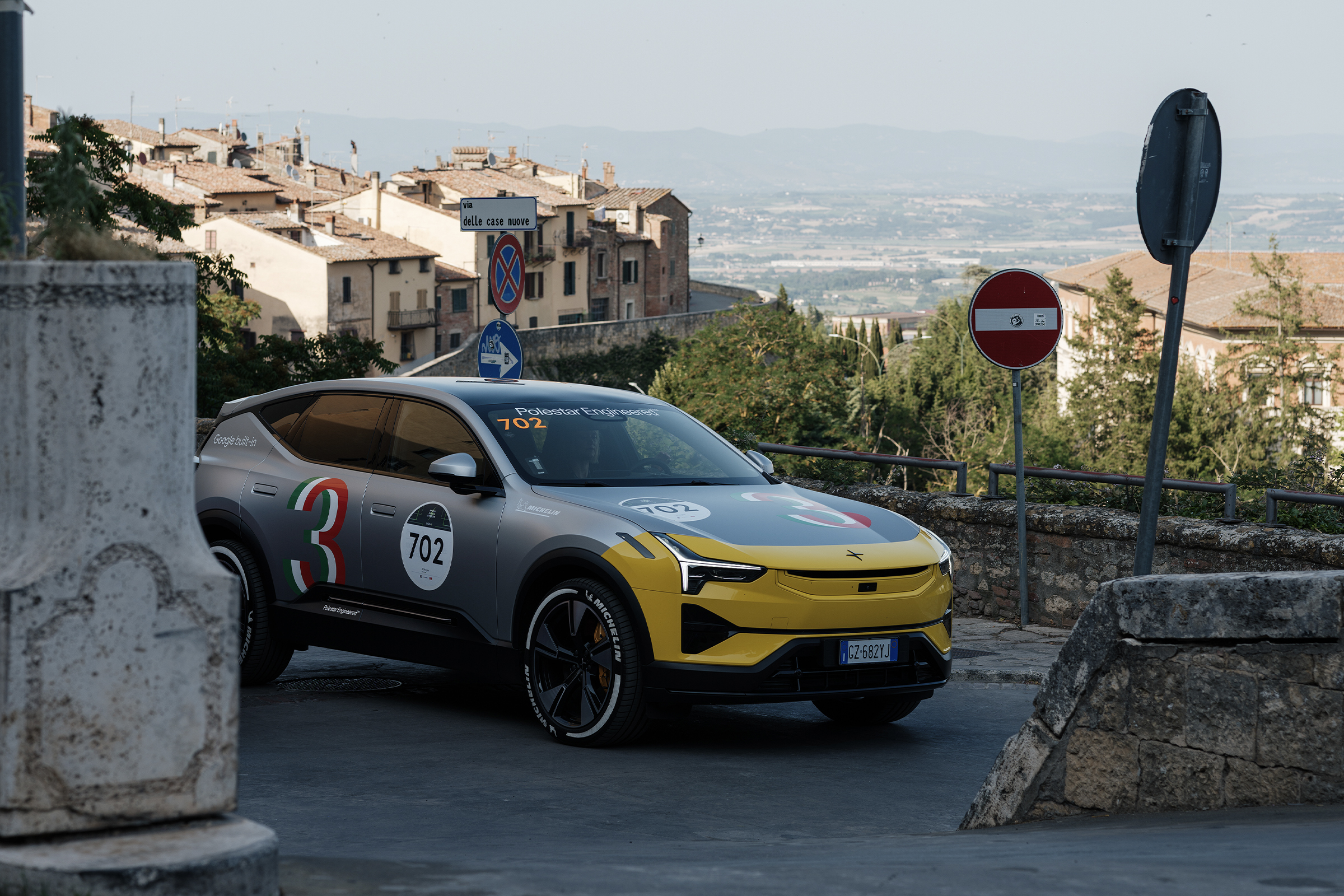 A Polestar 3 navigates tight Italian village streets