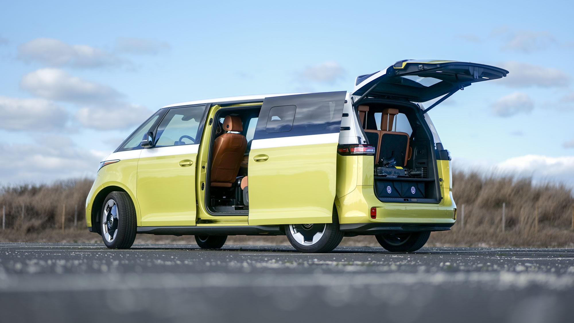 2025 Volkswagen ID. Buzz Pro S Plus 4MOTION test drive.