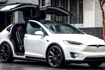 They Lost Four Family Members In A Tesla Crash And Blame Autosteer