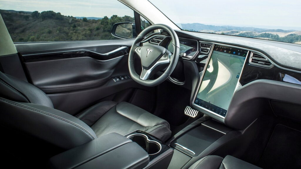  They Lost Four Family Members In A Tesla Crash And Blame Autosteer