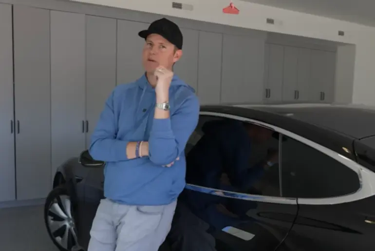 This man had his Tesla battery die on him - and he documented the process of what happened next