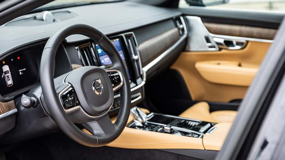 2023 Volvo V90 T8 Recharge Plug-In Hybrid