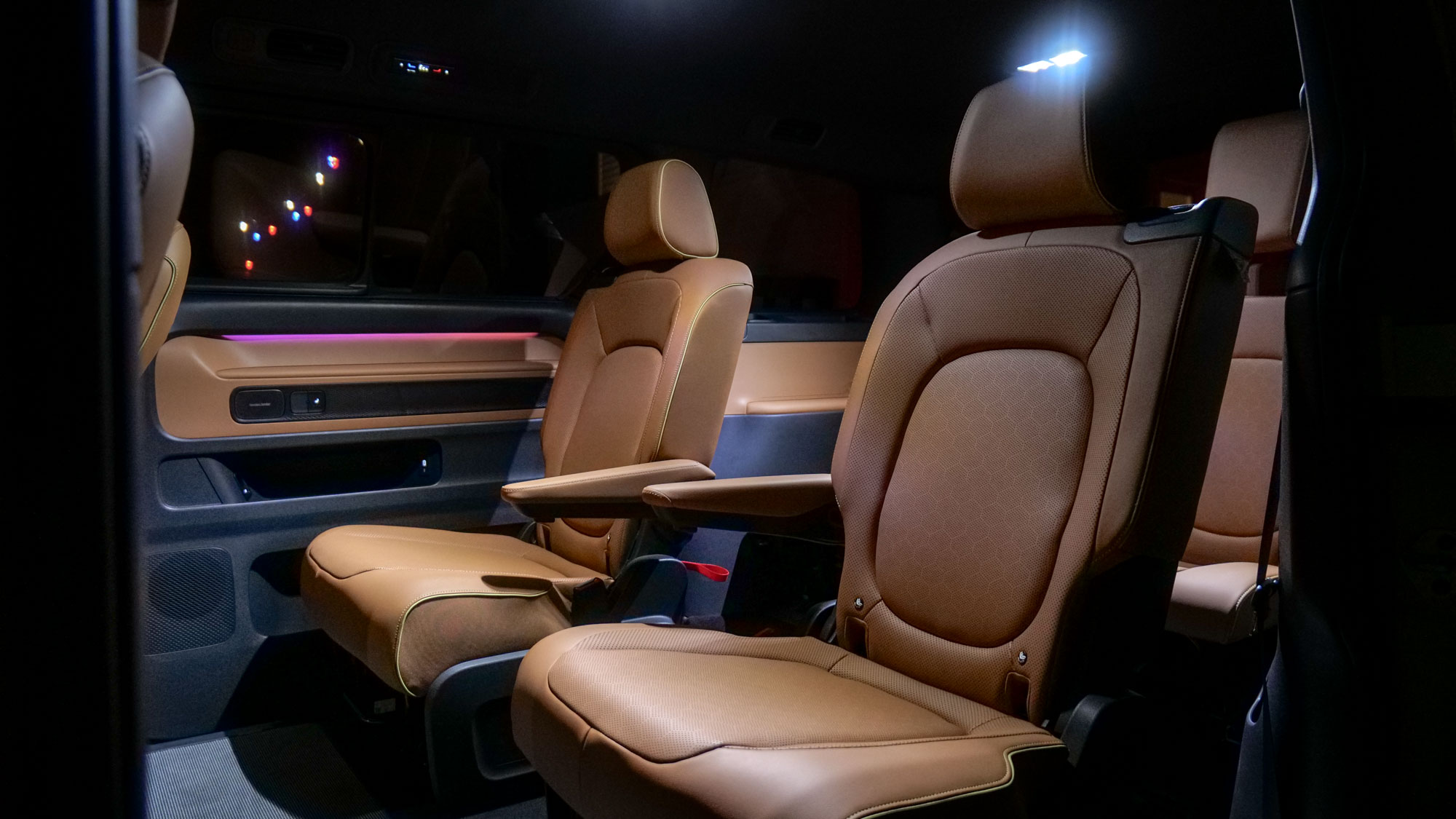 2025 Volkswagen ID. Buzz Pro S Plus 4MOTION test drive.