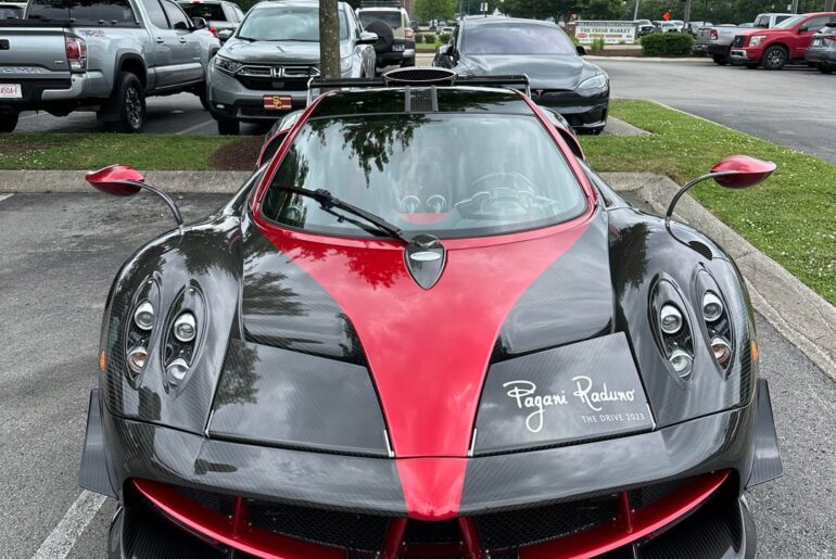 [Pagani Huayra] out shopping