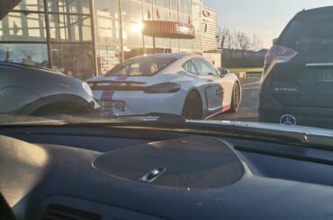 [Porsche 718] (says google lens) Spotted this at a random Intermarché where you definitely WOULD NOT expect a Porsche.