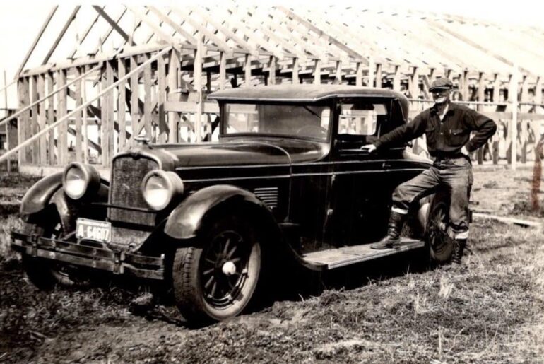 Press photo from 1937. Can anyone name the make, model?