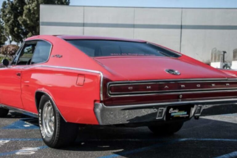 Full-width tail lights <1980