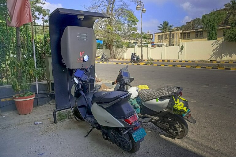 Electric Two-Wheelers in India Deliver Greater Emissions Reductions Than Cars, Study Finds
