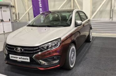 Lada Aura (Aurabach) Inspired from the Mercedes Maybach S680 V223 Dual colour tone