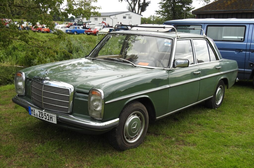 Mercedes Benz W115 "Strich 8"