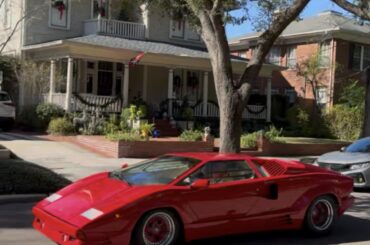 [Lamborghini Countach] 25th Anniversary Edition strolling through the neighborhood