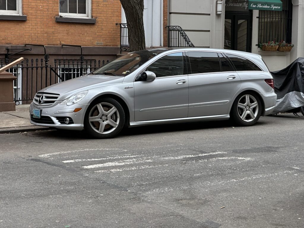[Mercedes-Benz R63] in NY
