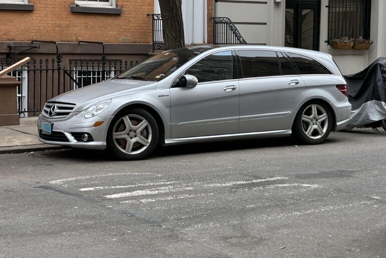 [Mercedes-Benz R63] in NY