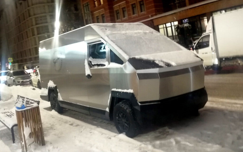  Russia’s Cybervan Looks Like A Sci-Fi Tesla Truck That Gave Up