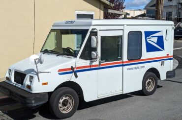 Why did the ford/utilimaster FFV not see the success of the Grumman LLV
