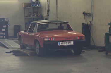 Walked past a workshop and spotted this [Porsche 914] I'd love to know which engine this one has, the badge says 2.0 but I think there were two different 2L engines